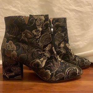 Franco sarto size 7 bootie / heel